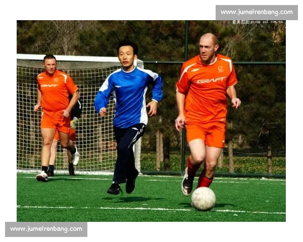 聚焦全球足球赛事动态权威解读赛场风云与最新战报深度分析球队走势